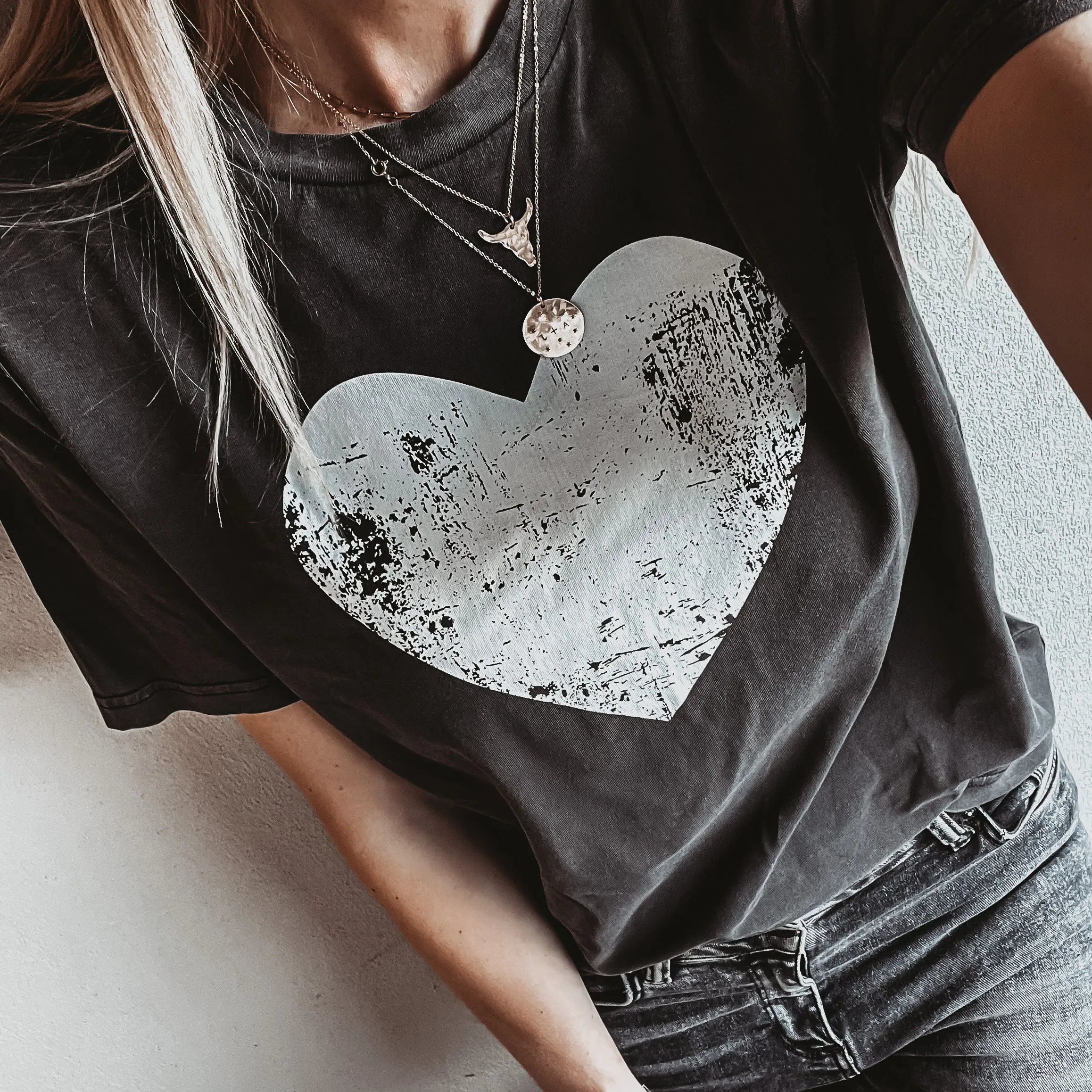 Heart vintage black boyfriend tee