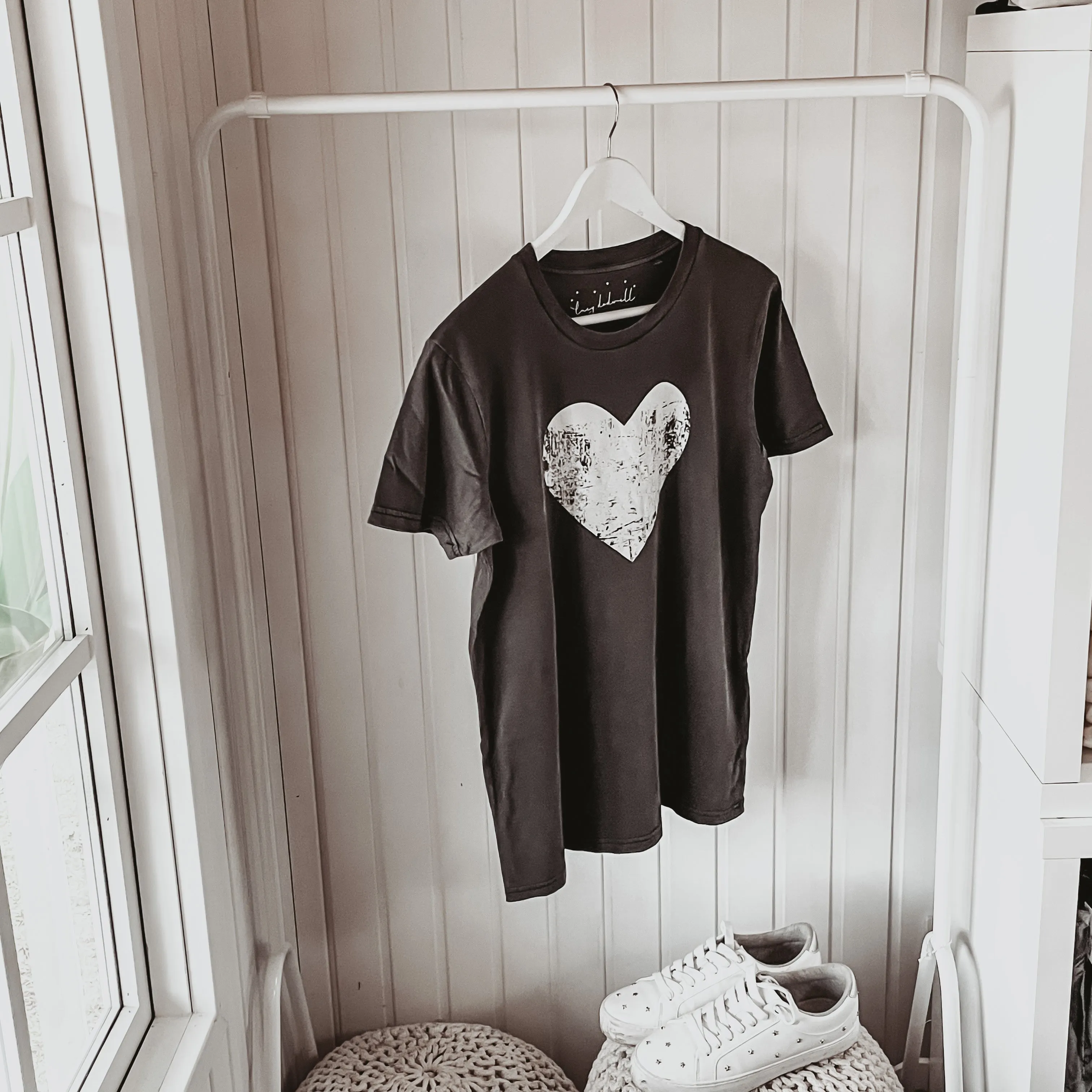 Heart vintage black boyfriend tee