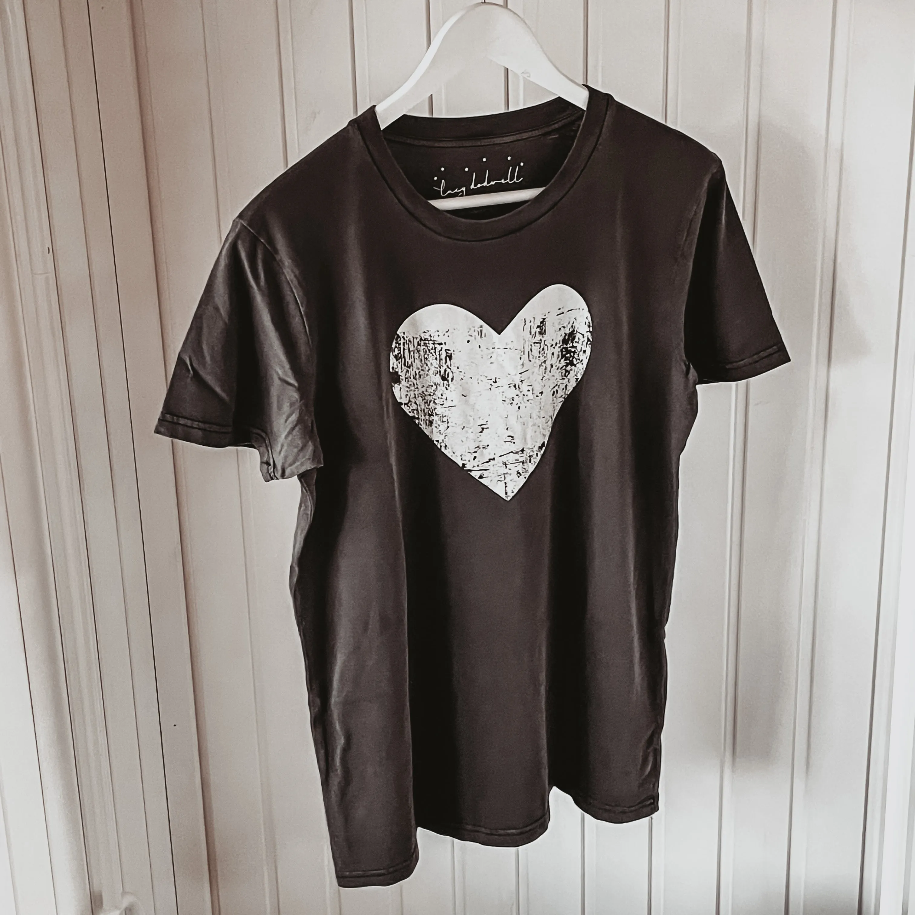 Heart vintage black boyfriend tee