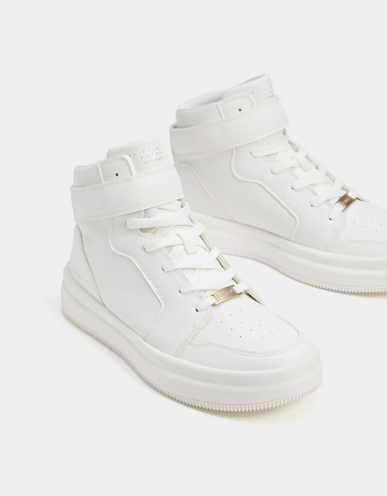 Men’s basketball high-top trainers