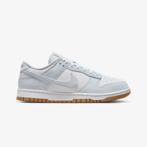 NIKE | WMN'S DUNK LOW PREMIUM NEXT NATURE { WHITE/FOOTBALL GREY-GUM LIGHT BROWN