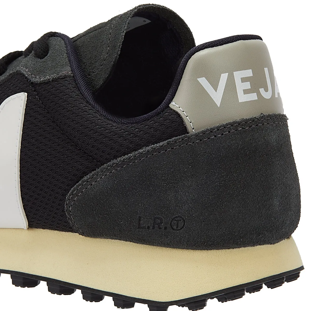 Veja Rio Branco Alveomesh Womens Black / White Trainers